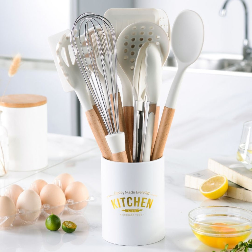 Kitchen & Dining